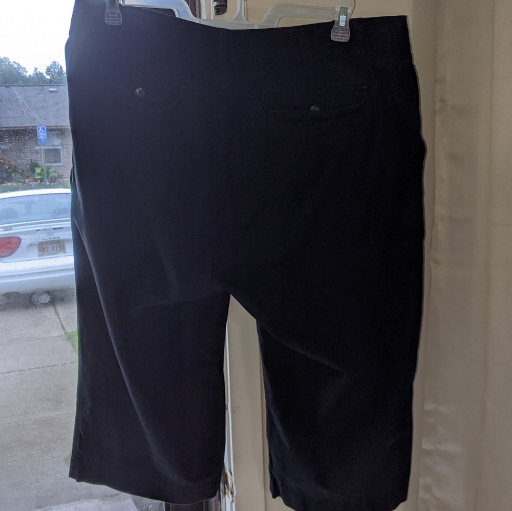 Dockers Crops - Picture 2 of 5